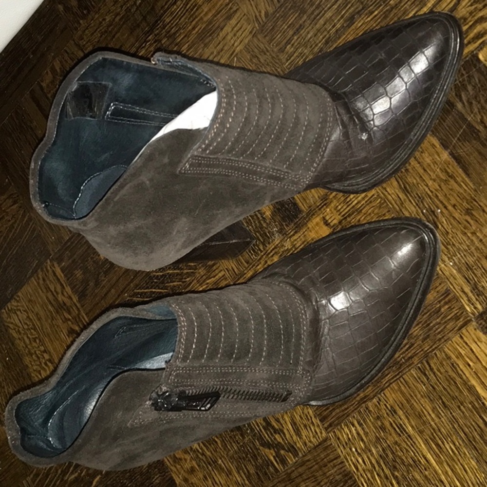 Suede /Crocodile effect, deep brown chelsea boots